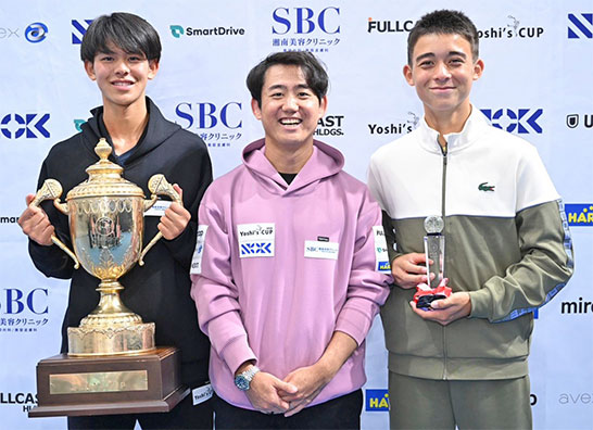 （左から）岡部世南、西岡良仁、中本莉空