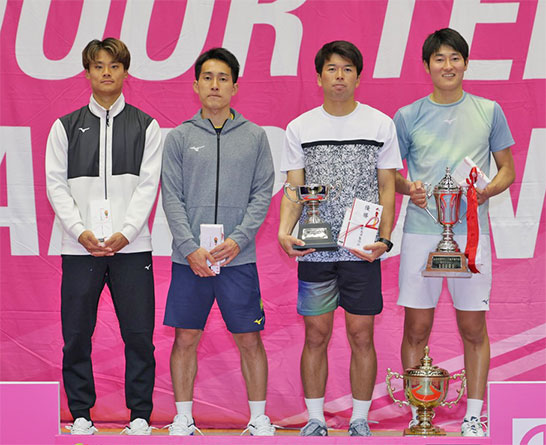 （左から）住澤大輔、河内一真、大塚健太郎、井戸垣一志